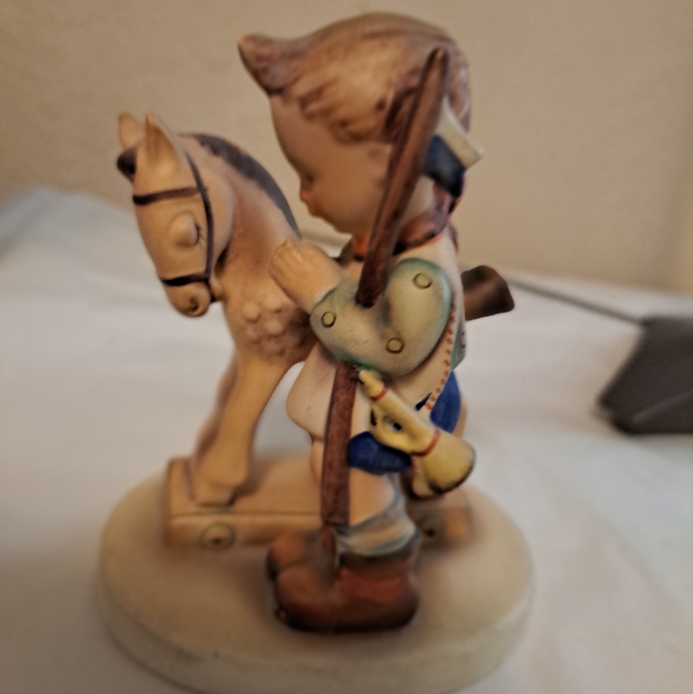 Hummel Goebel Vintage TMK 2 Full Bee Prayer Before Battle Figurine Excellent!